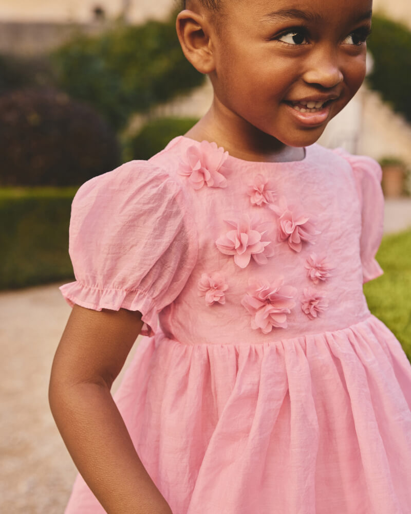 VAALEANPUNAINEN MUOKKAUS