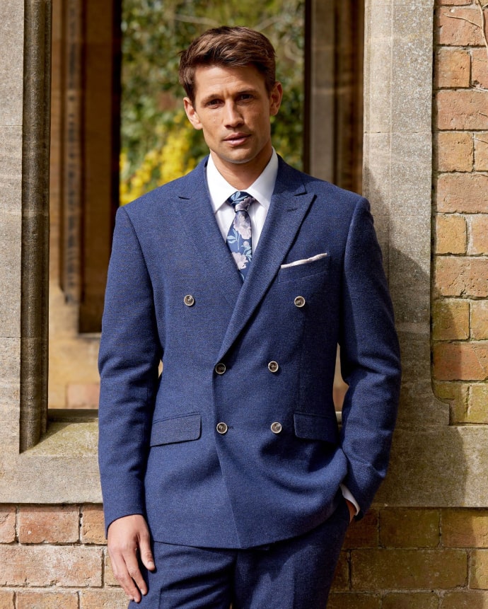 Laivastonsiniset puvut